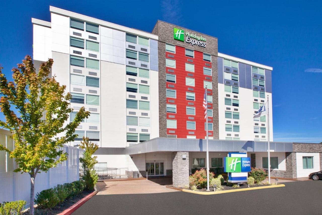 Holiday Inn Express Richmond - Midtown, An Ihg Hotel Exterior photo