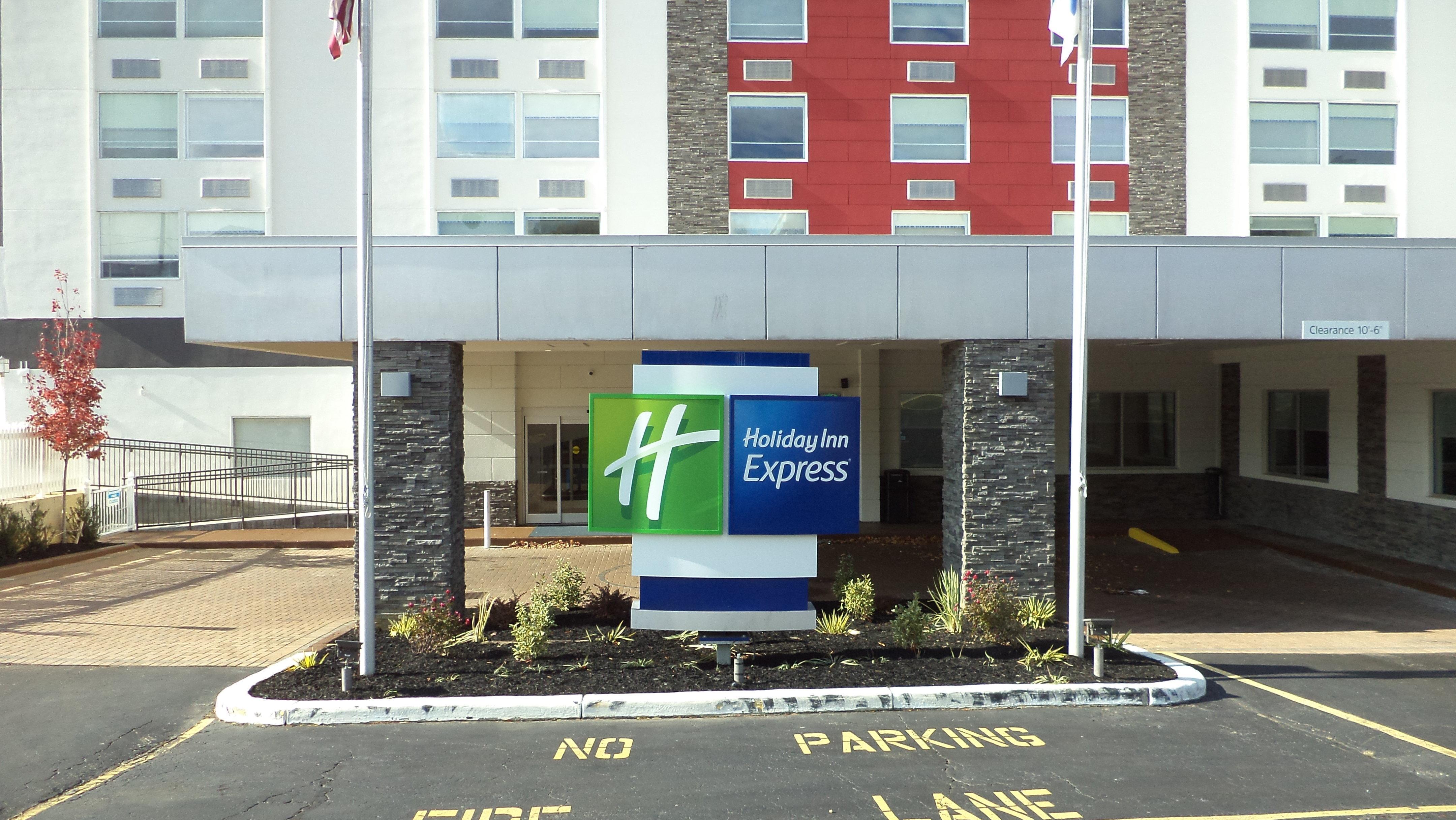 Holiday Inn Express Richmond - Midtown, An Ihg Hotel Exterior photo